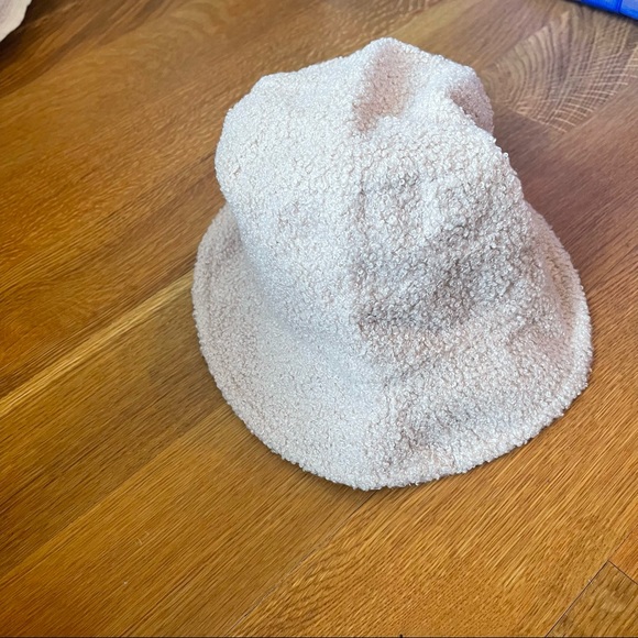 NWOT Teddy bucket hat - never worn - given as gift - Picture 2 of 5